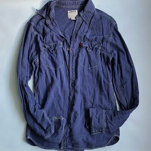 Blue Long Sleeved Levi’s Red Tab Button-up - Size Small
